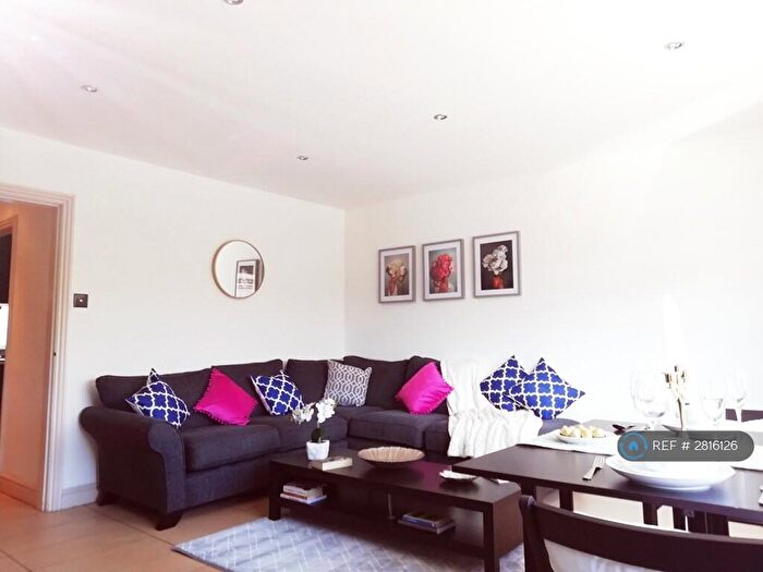 2 Bedroom Maisonette To Rent In Heralds Court, Warwick, CV34