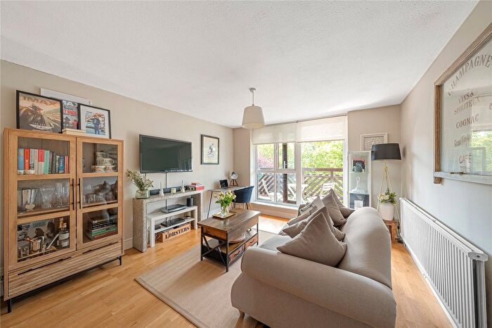 1 Bedroom Flat For Sale In Coniston Close, Raynes Park, London, SW20