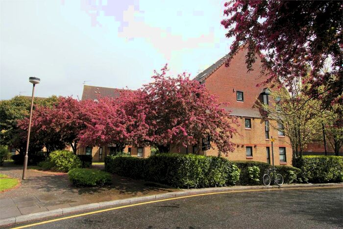 1 Bedroom Apartment To Rent In Coopers Close, Bethnal Green, E1