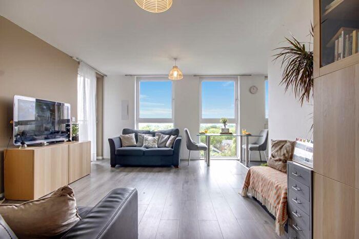 2 Bedroom Apartment For Sale In Coppermill Heights, London, N17