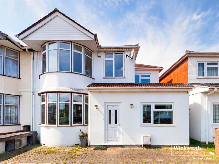 5 Bedroom Semi-Detached House To Rent In Berkeley Road, Kingsbury, London, NW9