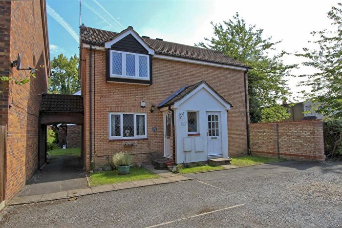 2 Bedroom Maisonette To Rent In Padcroft Road, West Drayton, UB7