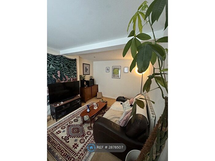 2 Bedroom Semi-Detached House To Rent In Drury Lane, Leeds, LS18