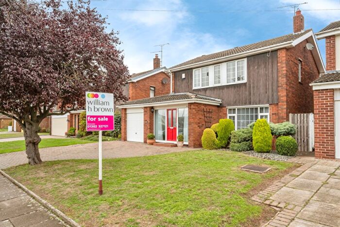 3 Bedroom Detached House For Sale In Dunniwood Avenue, Bessacarr, Doncaster, DN4