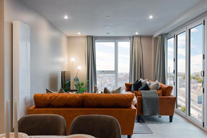 3 Bedroom Apartment To Rent In New York Square, Quarry Hill, Leeds, LS2