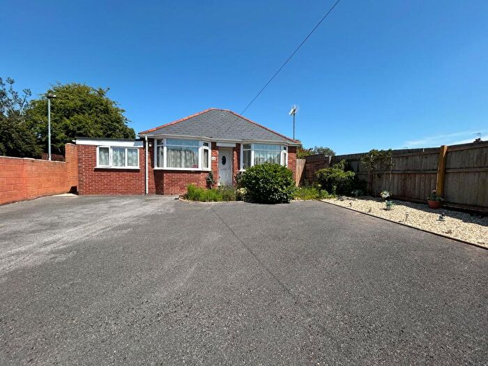 2 Bedroom Bungalow For Sale In Summer Lane, Exeter, EX4