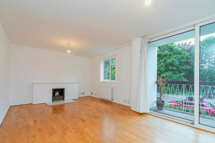 3 Bedroom Flat To Rent In Fortis Green, London, N2