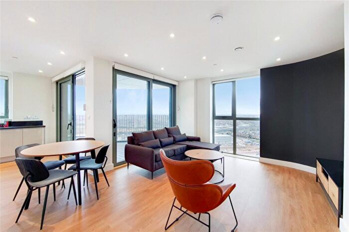 2 Bedroom Apartment To Rent In Green Street, London, NW10