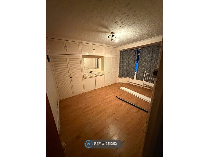 2 Bedroom Flat To Rent In Eric Road, Chadwell Heath, RM6