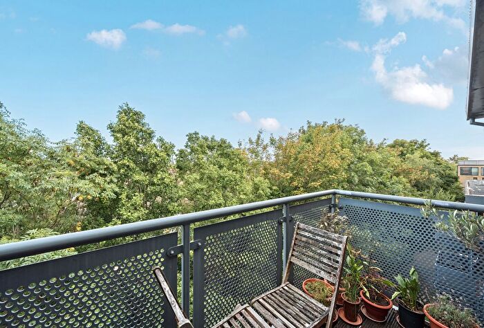 2 Bedroom Flat For Sale In Chapter Way, London, SW19