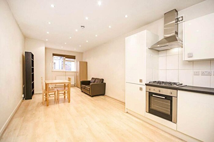 Studio To Rent In Finchley Road, London, NW11