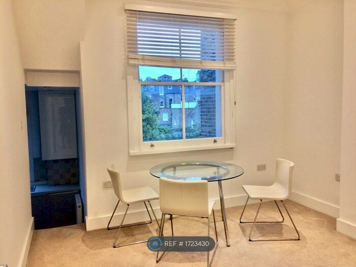 2 Bedroom Flat To Rent In Batoum Gardens, London, W6