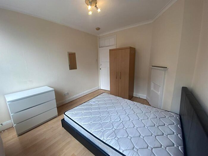 3 Bedroom Apartment To Rent In Finchley Lane, Hendon, London, NW4