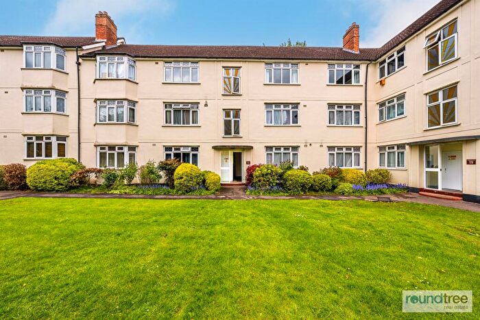 2 Bedroom Flat To Rent In Buckingham Court, Watford Way, Hendon, NW4