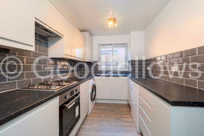 2 Bedroom Flat To Rent In White Lodge Close, Sutton, SM2