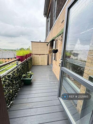 2 Bedroom Flat To Rent In Dockside Court, London, E5