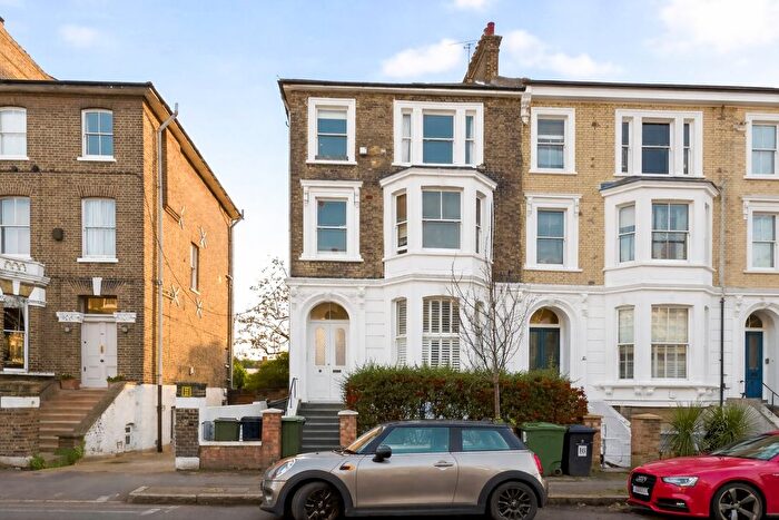 2 Bedroom Flat For Sale In Gauden Road, London, SW4