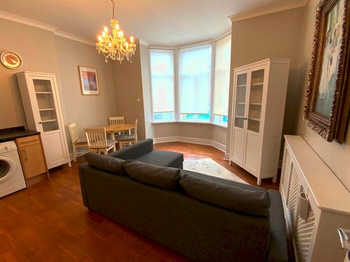 1 Bedroom Flat To Rent In Pierrepoint Road, London, W3