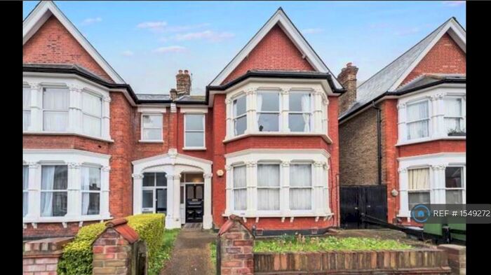 3 Bedroom Flat To Rent In Bargery Road, London, SE6