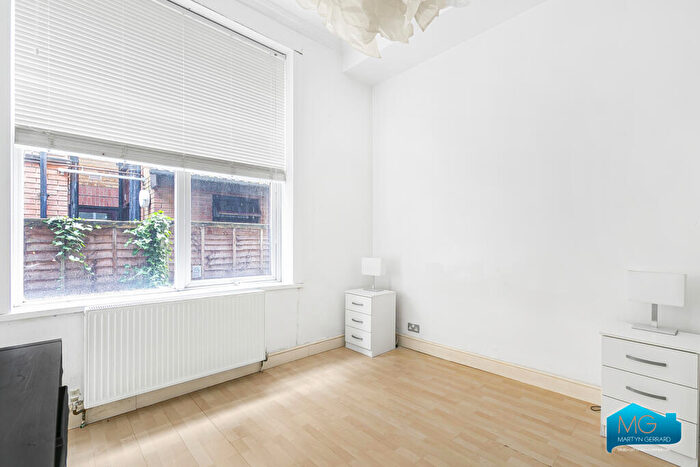 2 Bedroom Apartment To Rent In Woodside Park Road, North Finchley, London, N12
