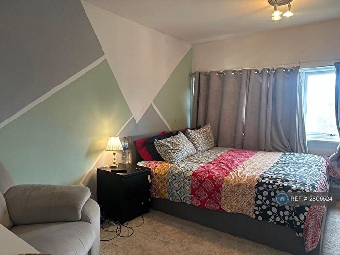 4 Bedroom Terraced House To Rent In Lindsey Close, Mitcham, CR4