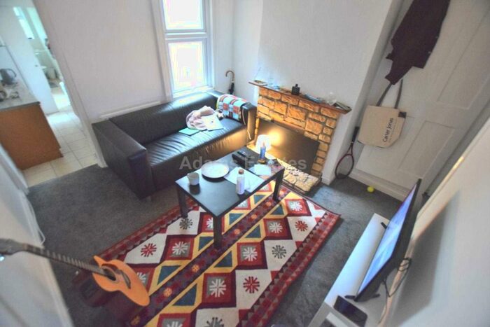 2 Bedroom Terraced House To Rent In Blenheim Gardens, Reading, RG1