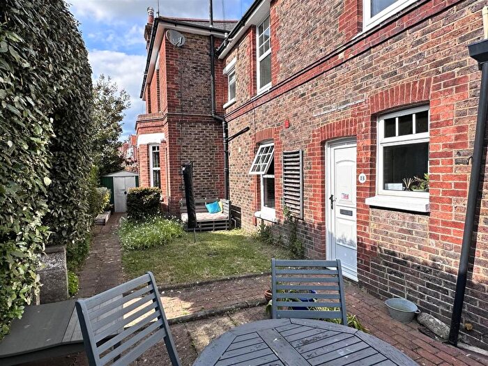 2 Bedroom Flat For Sale In Motcombe Road, Eastbourne, BN21