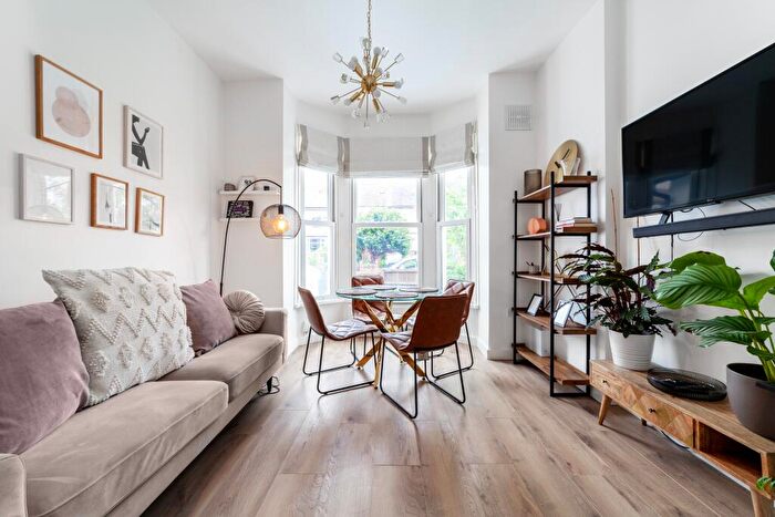 2 Bedroom Flat To Rent In Auckland Hill, West Norwood, London, SE27