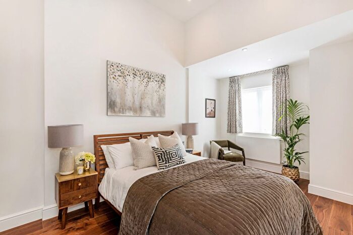 3 Bedroom Flat To Rent In Hyde Park Gate, London, SW7