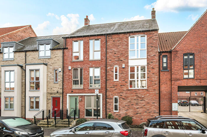 2 Bedroom Flat For Sale In Scotts Court, Hull, HU1