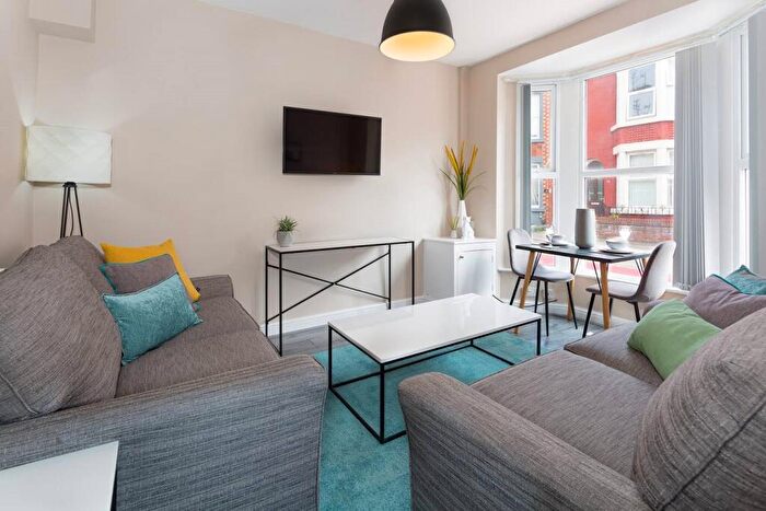 4 Bedroom House To Rent In Cameron Street, L7