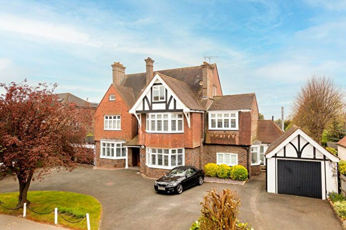 3 Bedroom Apartment For Sale In Melville Avenue, South Croydon, CR2