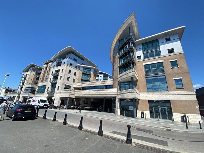 1 Bedroom Flat For Sale In Dolphin Quays, The Quay, Poole, BH15