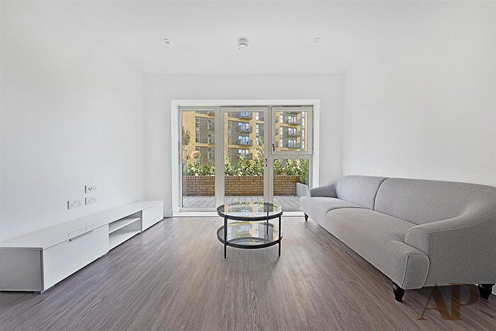 1 Bedroom Flat To Rent In Bankside Gardens, Flagstaff Road, RG2