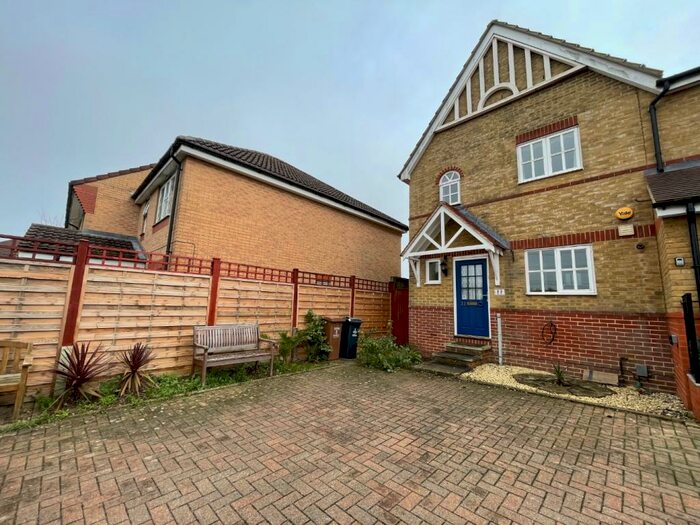 3 Bedroom End Of Terrace House To Rent In Wansbeck Close, Stevenage, Hertfordshire, SG1