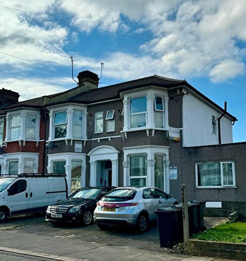 2 Bedroom Flat To Rent In Argyle Road, Ilford, IG1