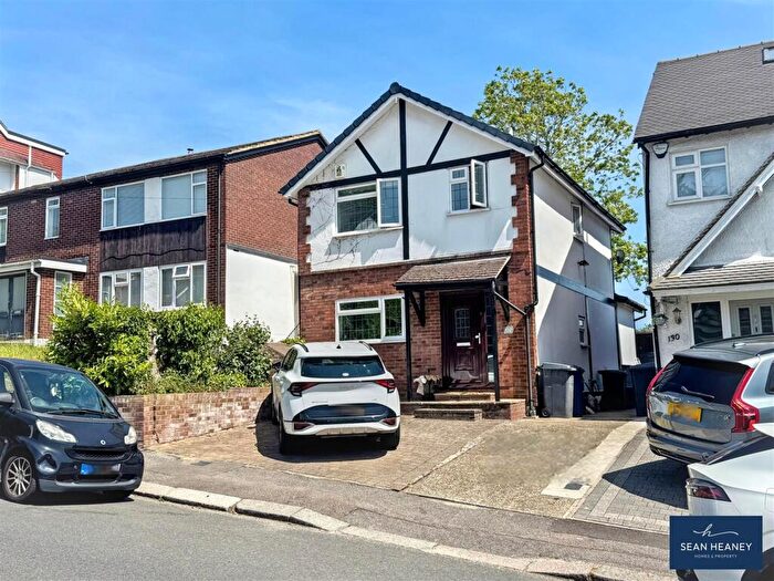 3 Bedroom Detached House For Sale In Woodville Road, Barnet, EN5