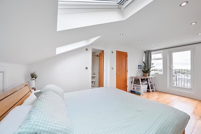 3 Bedroom Flat To Rent In Hanley Road London, N4