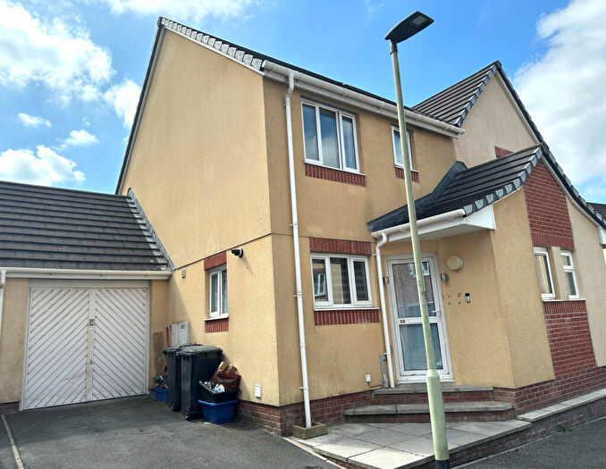 3 Bedroom Semi Detached House For Sale In Silverwood Heights, Barnstaple, EX32