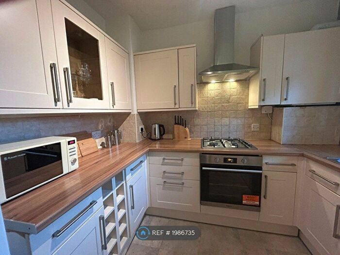 2 Bedroom Flat To Rent In Vaughan House, London, SW4