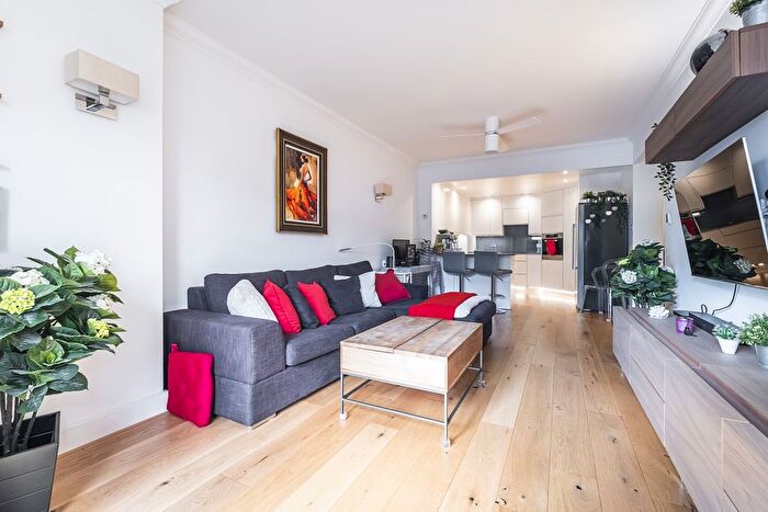 2 Bedroom Flat To Rent In Worple Road, London, SW19
