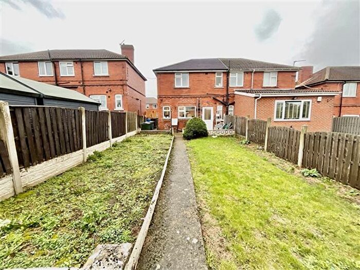 3 Bedroom Semi Detached House For Sale In Turnshaw Avenue, Aughton, Sheffield, S26