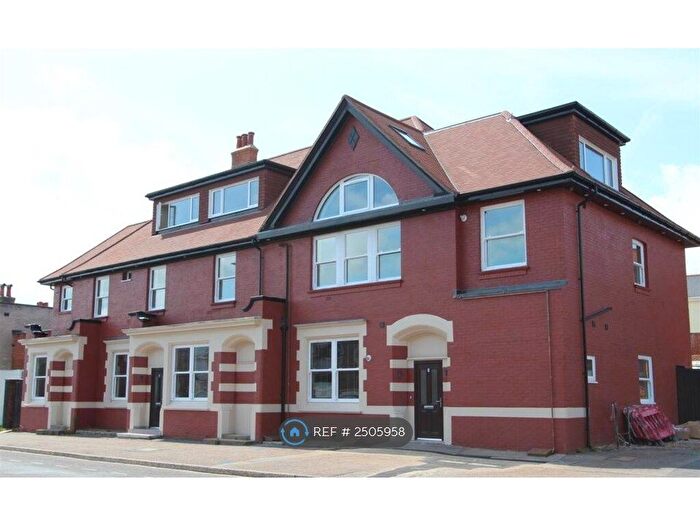 2 Bedroom Flat To Rent In Wimborne Road, Bournemouth, BH9