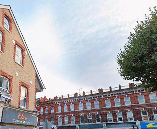 Studio To Rent In Ash Grove, London, NW2