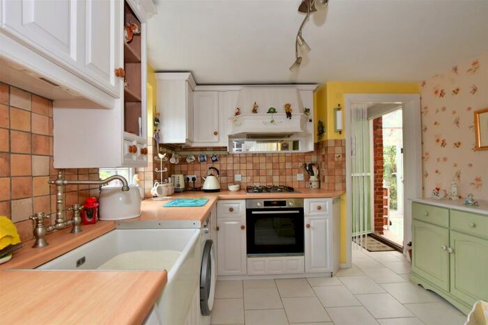 3 Bedroom End Of Terrace House For Sale In Lower Street, Leeds, Maidstone, Kent, ME17