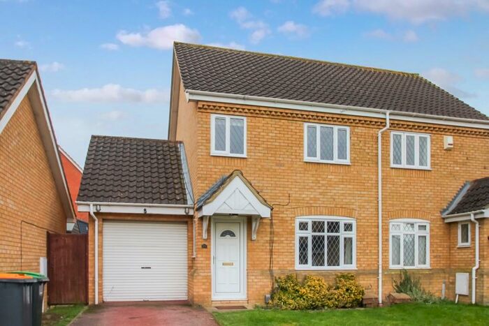 3 Bedroom Semi-Detached House To Rent In Pinsent Avenue, MK43