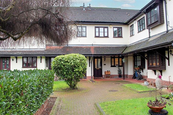 2 Bedroom Terraced House For Sale In Firs Wood Close, Northaw, EN6