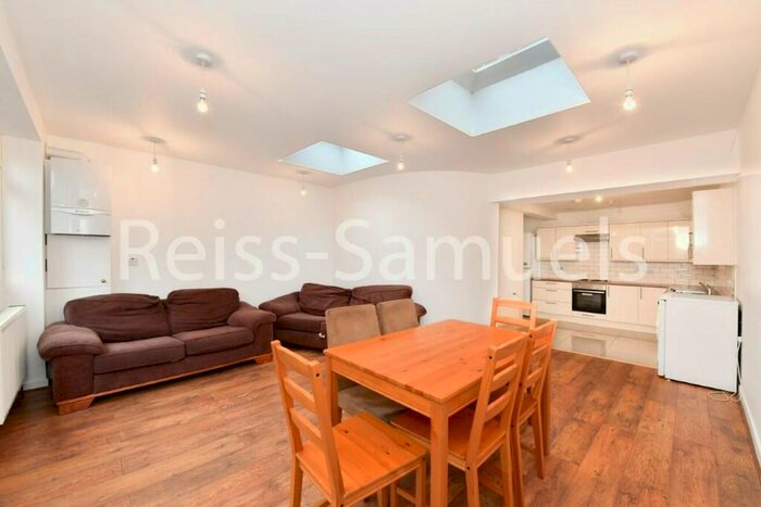 5 Bedroom Town House To Rent In Ferry Street, London, E14