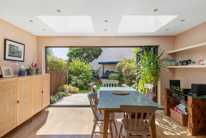 4 Bedroom Property To Rent In Bridgford Street, Earlsfield, London, SW18