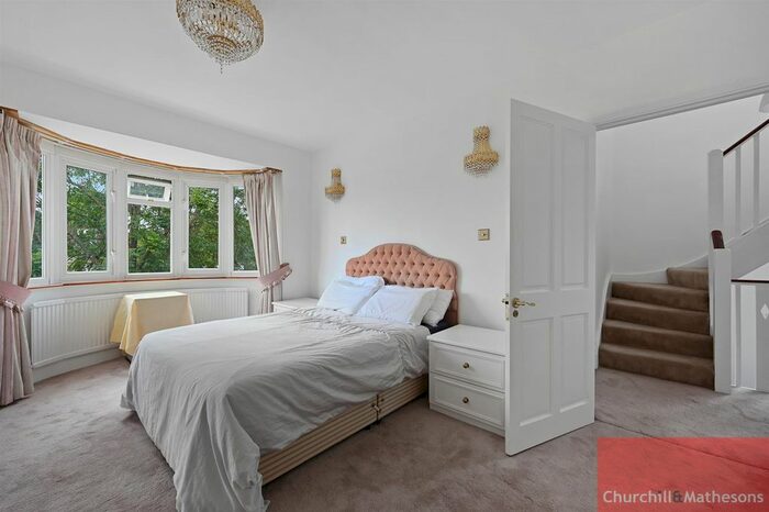5 Bedroom Semi-Detached House To Rent In Bowes Road, London, W3
